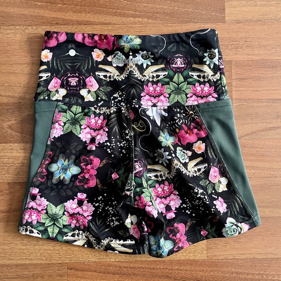 Blackmilk Biologica HW Athletic Shorts XS - Picture 4 of 9